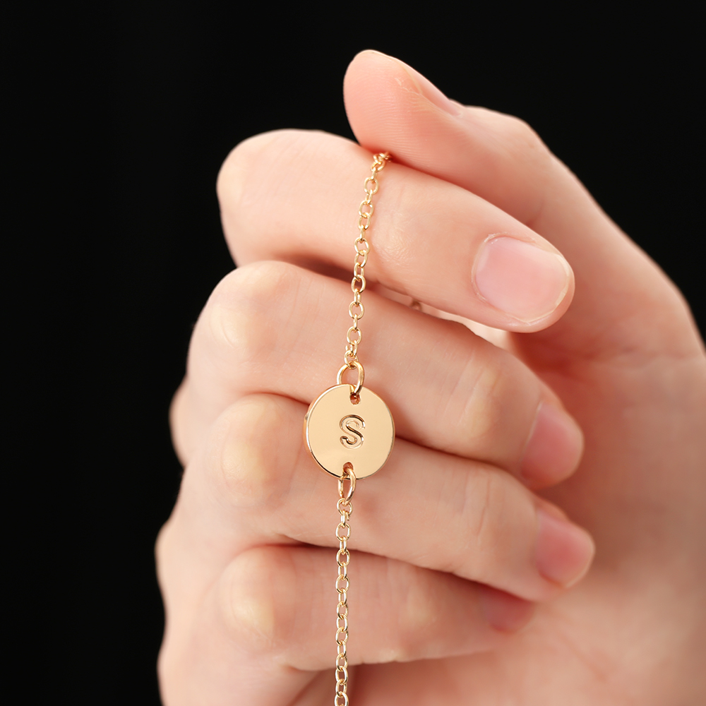 Vòng Tay Đính 26 Chữ Cái Thời Trang Cho Nữ Mihan1