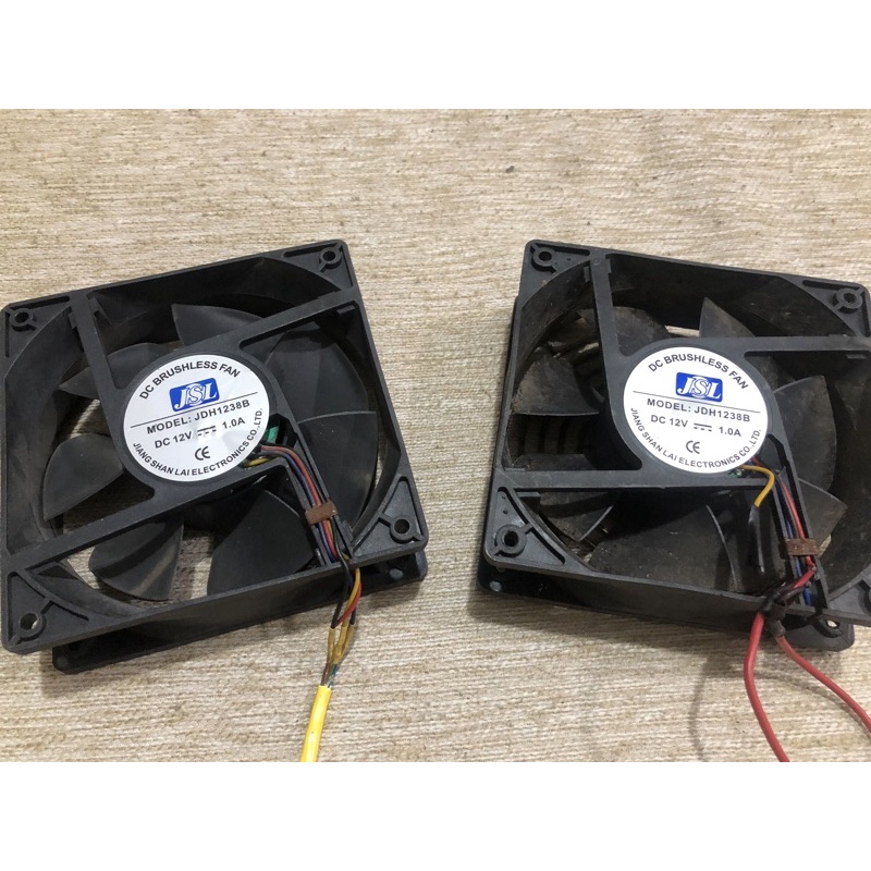 Fan làm mát 12cm 12V 0.9A FOXCONN 12x12x3,8cm có jack cắm