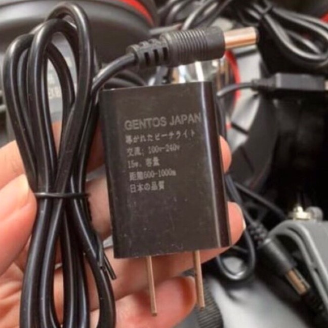 Đèn pin KIRITO NHẬT siêu sáng cầm tay chiếu xa 1000m có chân đế chống nước , đèn pin cắm trại dã ngoại pin khủng