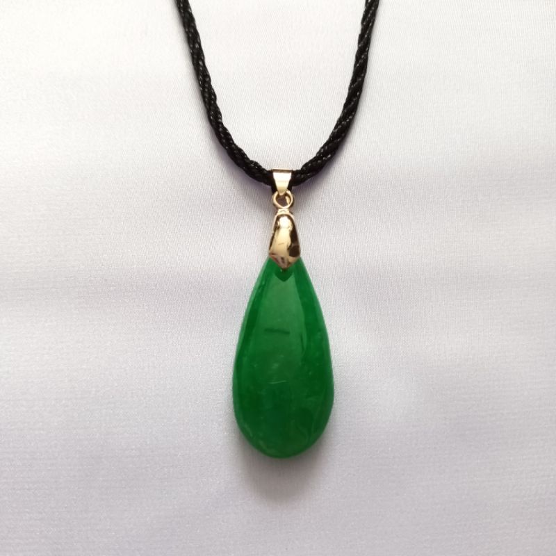 Vòng cổ mặt đá xanh hình giọt nước thiên nhiên biểu tượng sức sống mãnh liệt và thành công