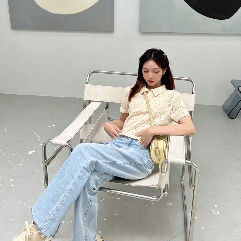 JANET STUDIO • Áo polo nút hoa thun ren