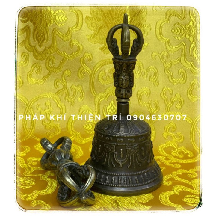 Chuông chầy ,chuông gió Nepal bằng đồng ,loại đẹp , âm thanh ngân vang . Bộ gồm1 chuông và 1chầy kim cang 5 hoặc 9 chấu.