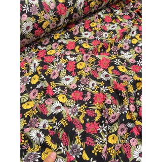 Combo khúc liền 1.5m, khổ 1.5m. Vải thời trang lụa cát chất dày dặn, nền màu đen lên đồ không cần lót