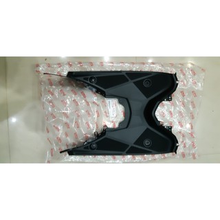 Sàn để chân Luvias đen Yamaha