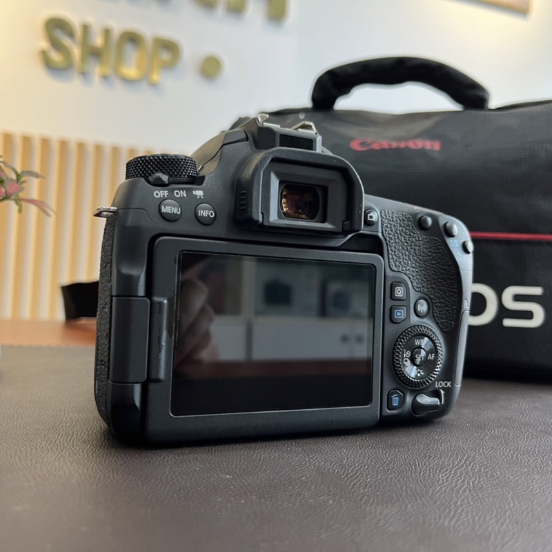 Máy ảnh Canon 77D & 18-55 STM