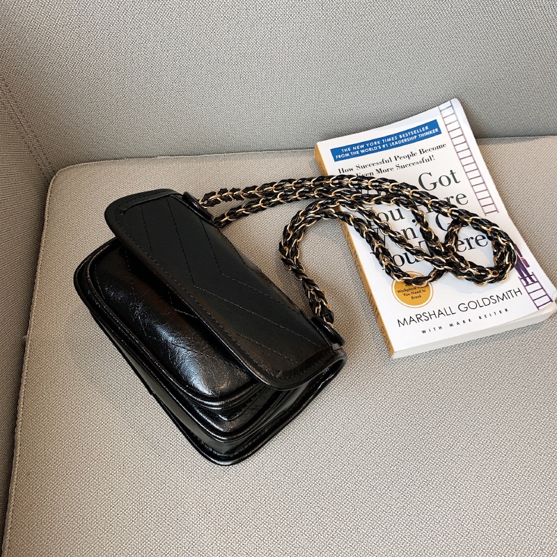 Túi Xách Đính Đá Phối Dây Xích Dễ Phối Đồ Thời Trang