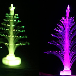 Cây thông Noel đổi màu trang trí lấp lánh
