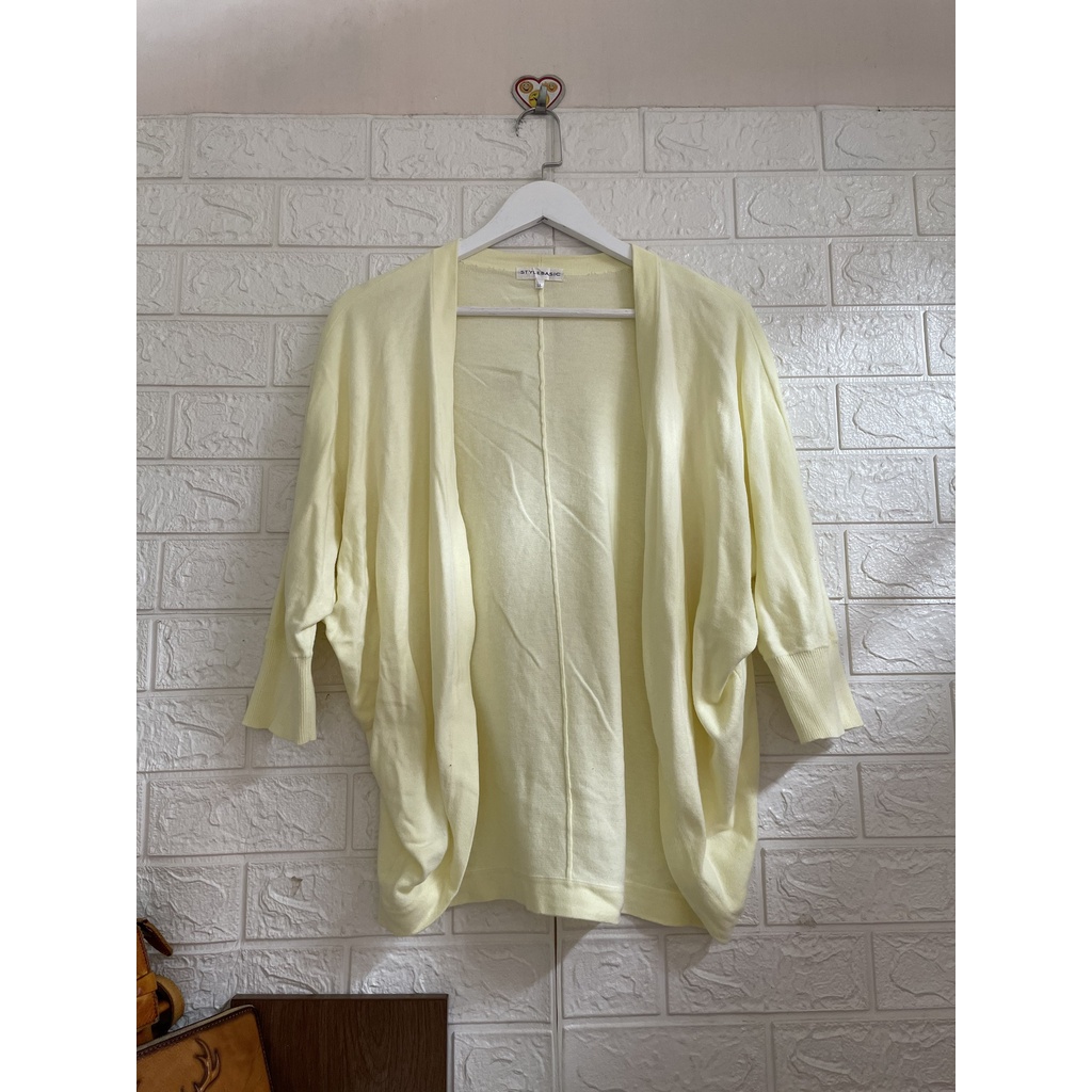 Áo khoác len cánh dơi vàng chanh