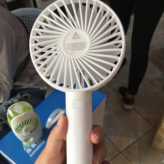 Quạt mini tích điện cầm tay có đế để bàn siêu hot