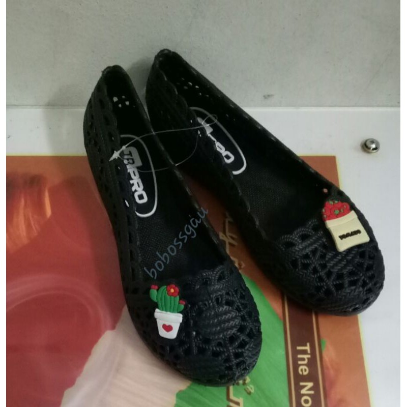 giày nhựa dẻo tặng kèm 2sticker gắn giày | BigBuy360 - bigbuy360.vn