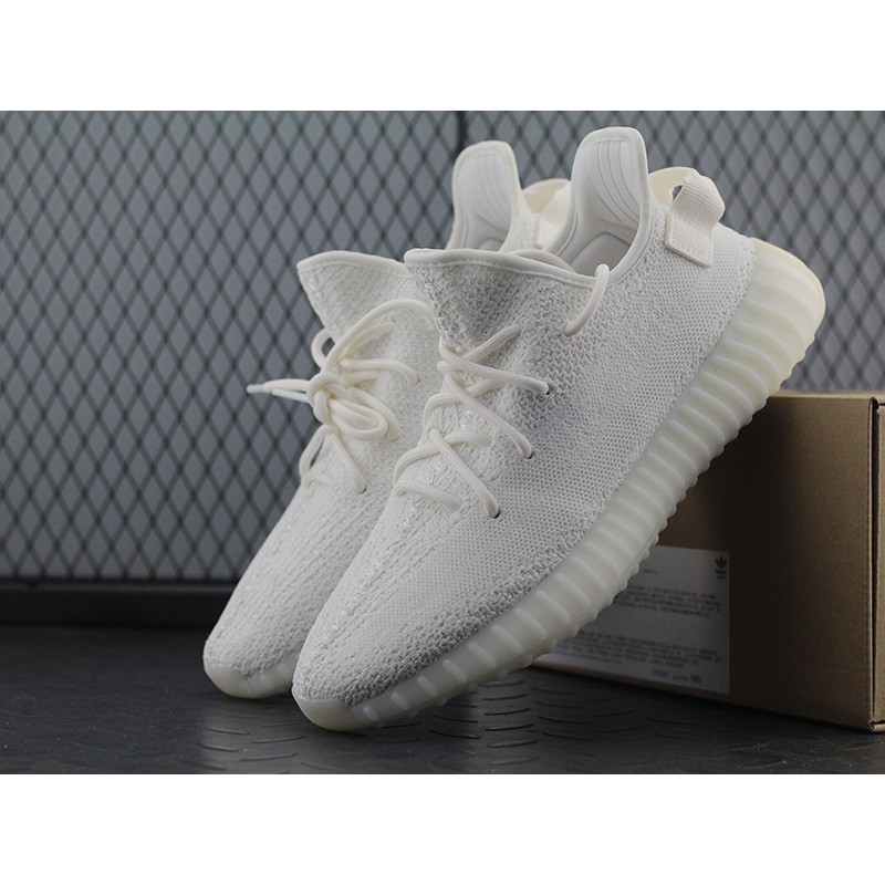 Giày Thể Thao Màu Trắng Của Dòng Adidas Yeezy 350v2