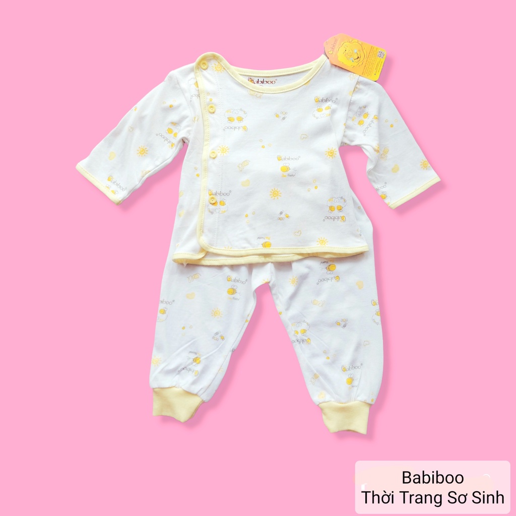 Bộ quần áo sơ sinh tay dài cài lệch Babiboo 100% cotton họa tiết nhí cho bé