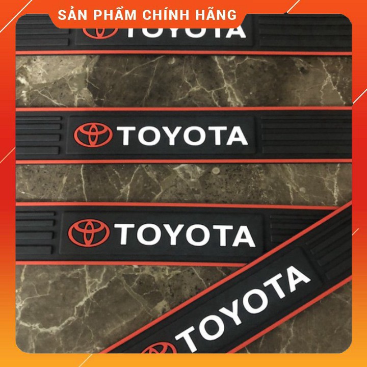 Bộ 4 miếng nẹp dán bước chân chống trơn trượt, trày xước xe ô tô dành cho hãng TOYOTA Và HYUNDAI-HONDA SM