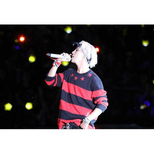 Áo thun sọc đen đỏ giống Gdragon
