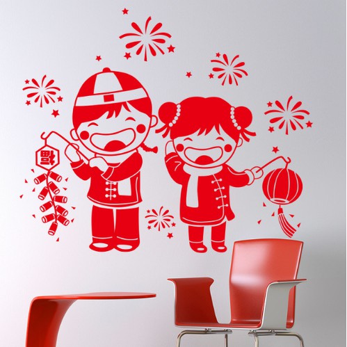 Decal trang trí tết - Cô Cậu chơi pháo nổ cười tươi size lớn