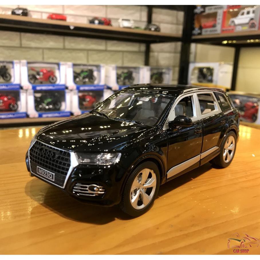Xe mô hình hợp kim Audi Q7 hãng XLG tỉ lệ 1:24 màu đen
