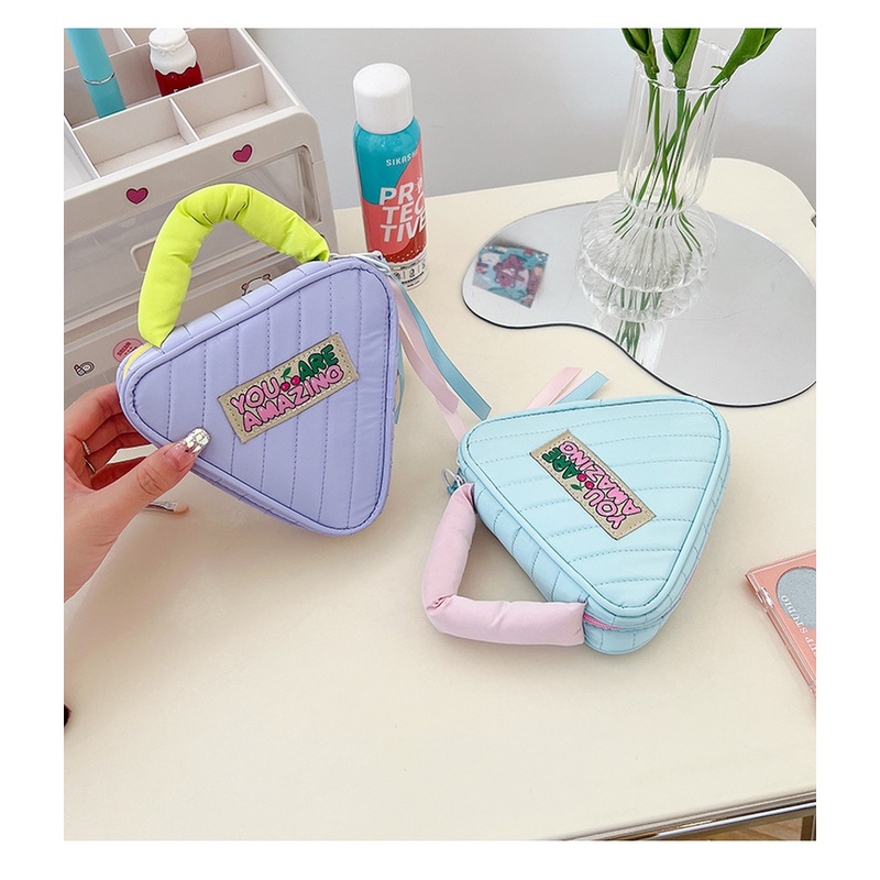 Túi Đựng Mỹ Phẩm Hình Tam Giác Dễ Thương