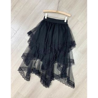 Chân váy lưới nhọn phối ren
