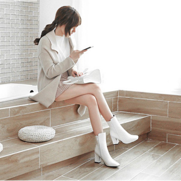 Giày boot nữ cổ ngắn đế vuông da màu trắng GBMN-04W2 | BigBuy360 - bigbuy360.vn