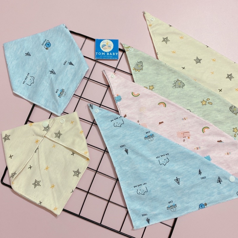 Yếm tam giác 2 cúc bấm chất nỉ mỏng