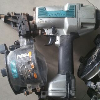 - Súng bắn đinh cuộn Makita AN611
