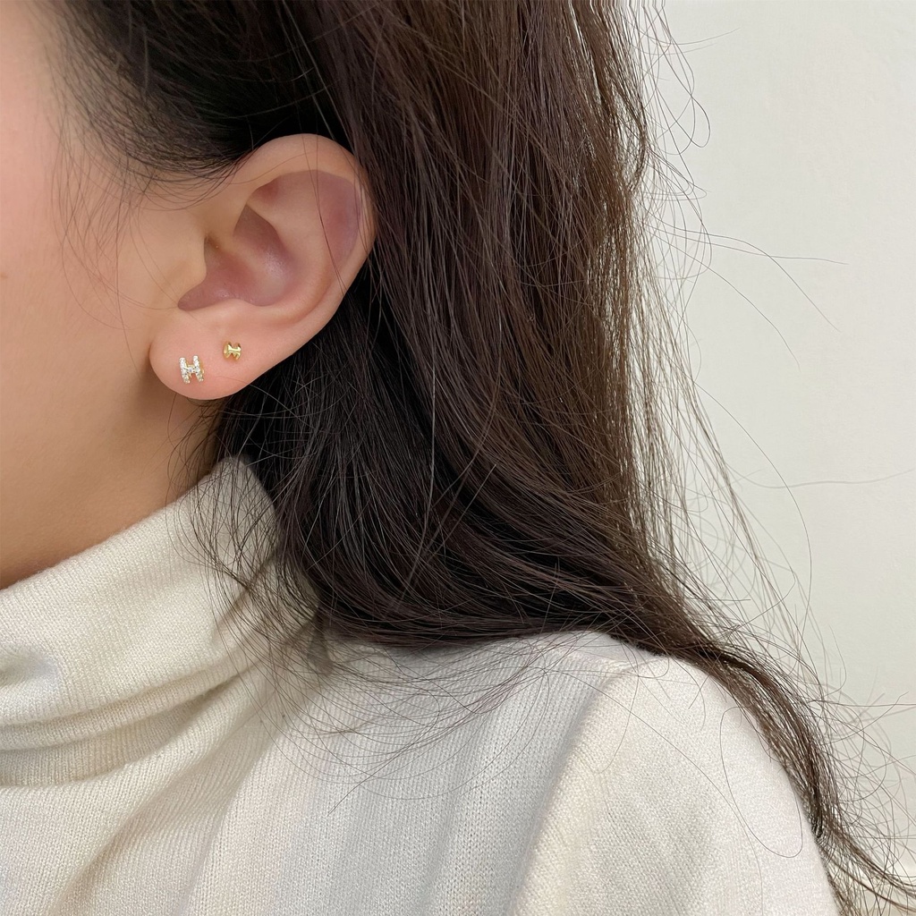 Vòng cổ mặt chữ H và khuyên tai thời trang đơn giản cho nữ
