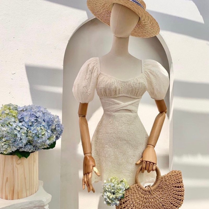 Váy dự tiệc gấm hoa nổi Cutout chéo dây bụng thời trang trẻ trung.