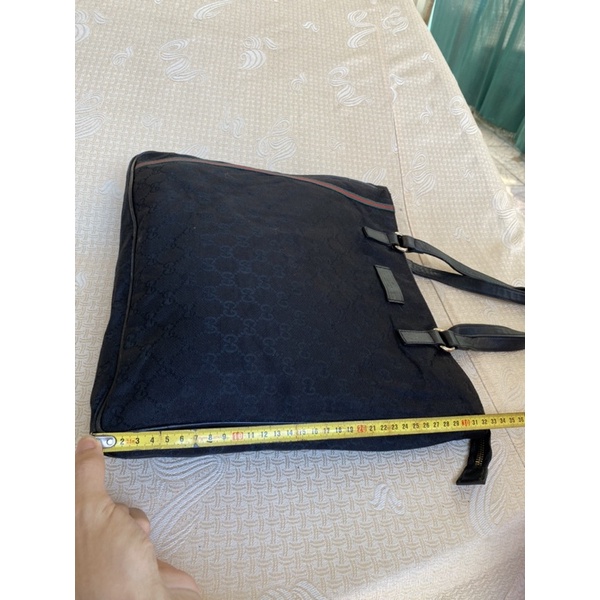 Túi chuẩn si. Túi qua sử dụng . Khách vui lòng xem hình nếu muốn biết thêm thông tin sản phẩm mời khách vô chat. Thanks.