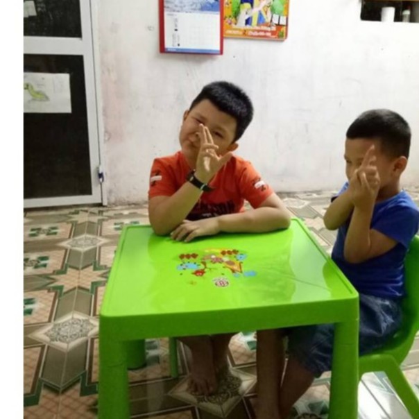 Bộ Bàn ghế trẻ em Nhựa Việt Nhật (1 bàn + 2 ghế) | BigBuy360 - bigbuy360.vn