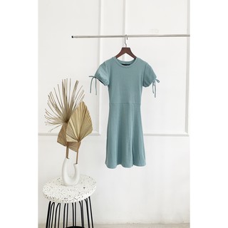 DOTTIE - Đầm Thun Ngắn Xẻ Tà Nữ D0091