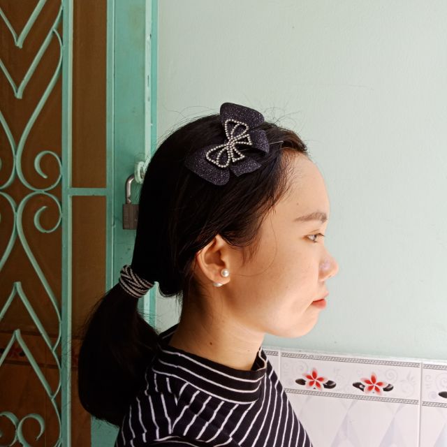 Dán  mái  nơ pha lê