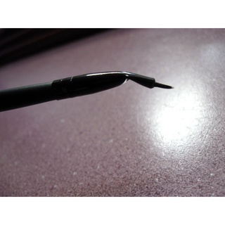 Cọ vẽ eyeliner ELF Angled eyeliner brush