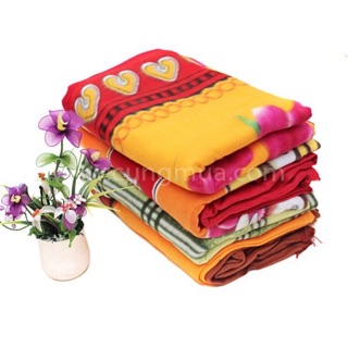 Chăn nỉ băng lông siêu nhẹ loại đẹp - chăn nỉ đa năng văn phòng