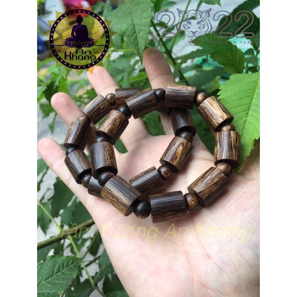 Vòng tay trầm hương sánh chìm cao cấp.