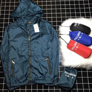 Áo khoác dù cặp pull&bear thời trang
