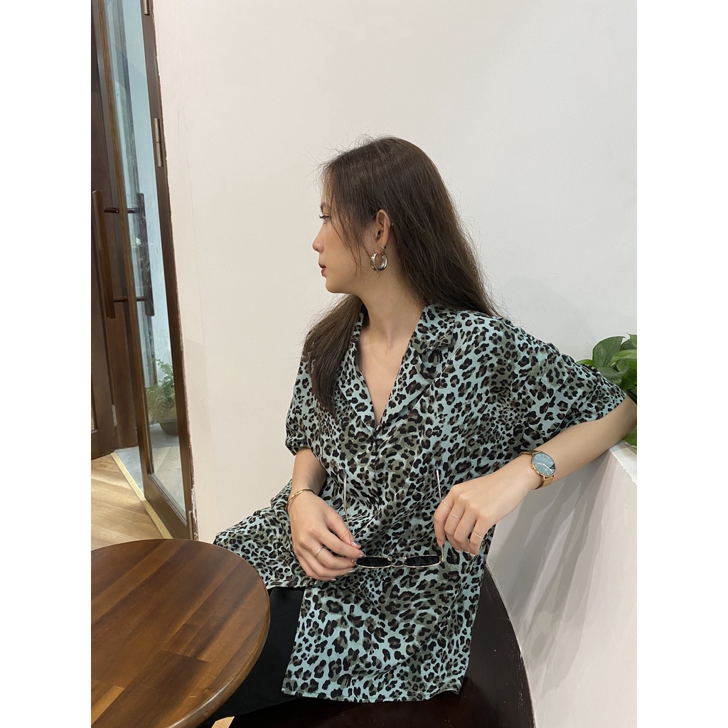 Sơ mi cộc tay hàng thiết kế Huien Design có họa tiết báo đốm cho chị em cá tính, thể hiện được chất riêng