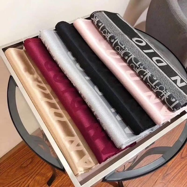 Khăn Dior phiên bản limited
