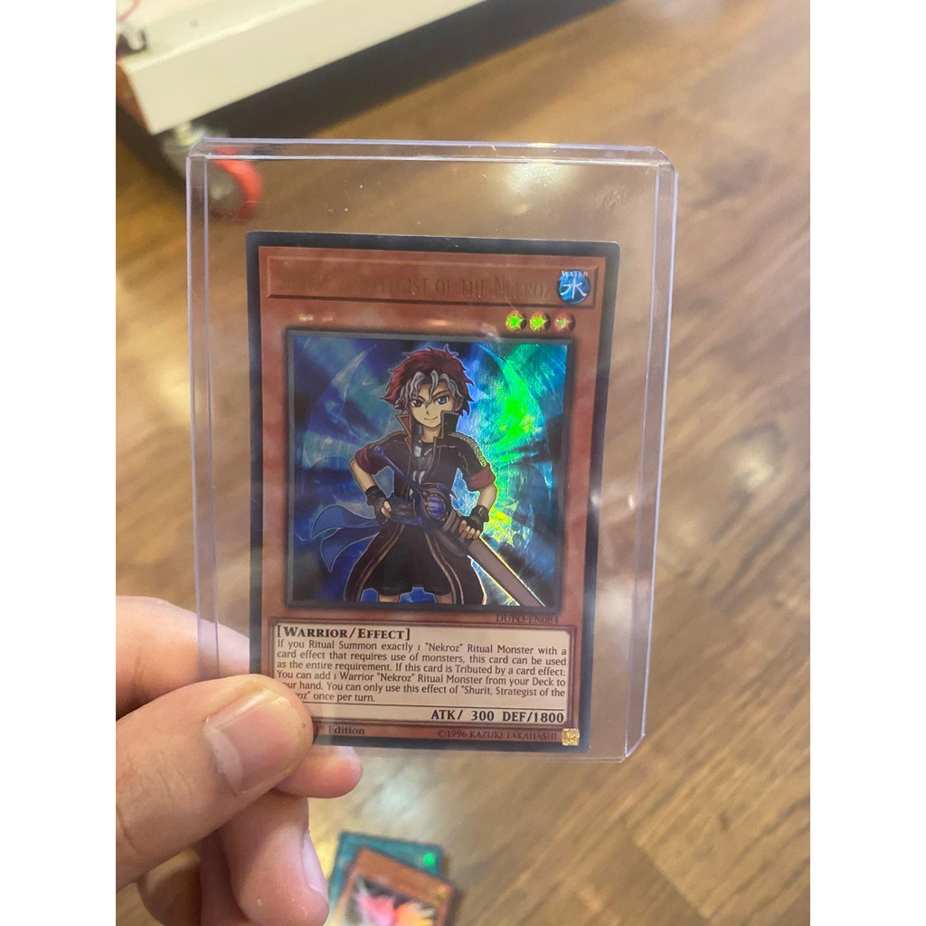 Lá bài thẻ bài Yugioh Shurit Strategist of the Nekroz – Ultra Rare - Tặng bọc bài nhựa bảo quản