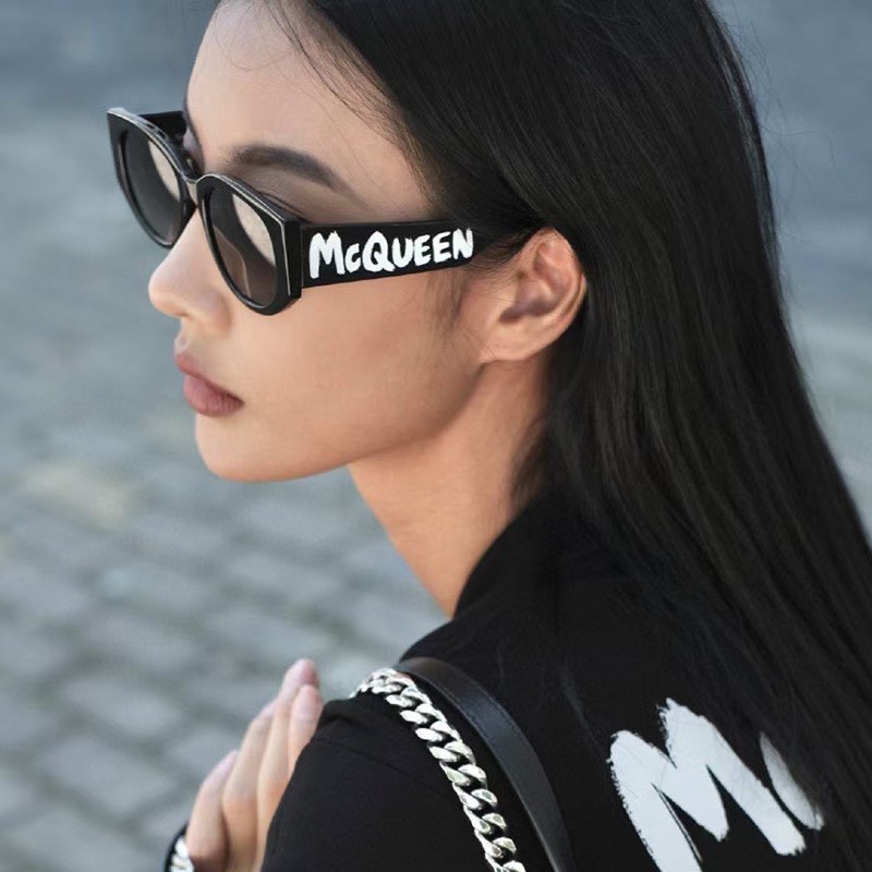 Mắt Kính Thời Trang Đính Mcqueen 632 Phong Cách Ulzzang Siêu Xinh - Hazo