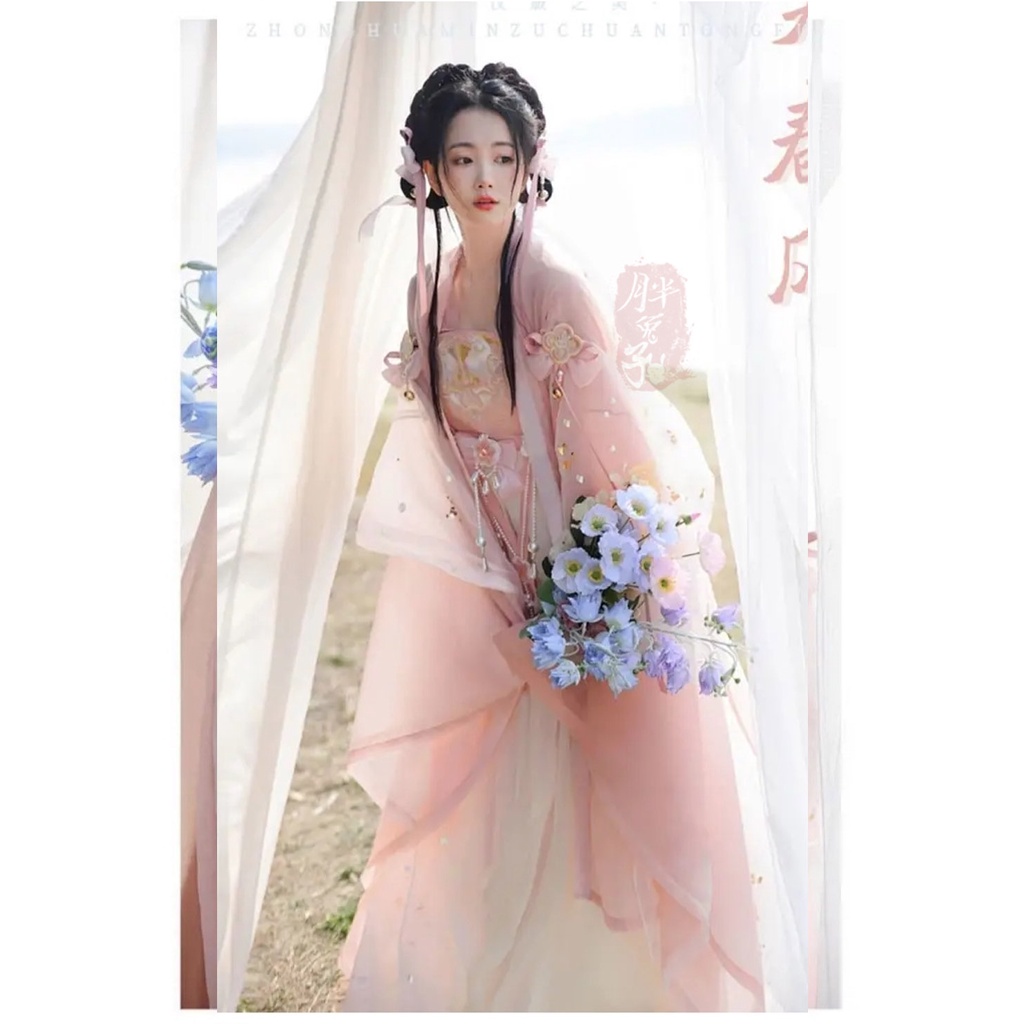Hán phục Đông Nguyệt Đường - Tiếu Xuân Phong