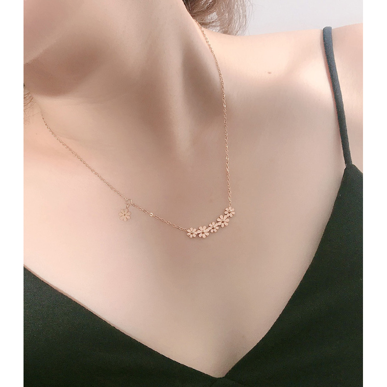 Dây chuyền thép titan màu vàng hình hoa cúc nhỏ phong cách Hàn Quốc cho nữ