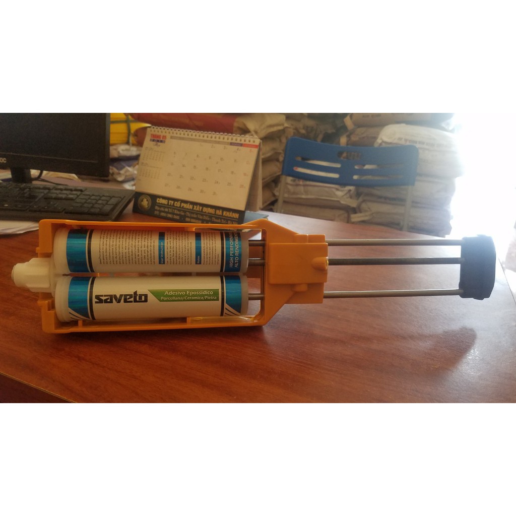 Súng bắn keo, bơm keo chà ron gạch -  Saveto