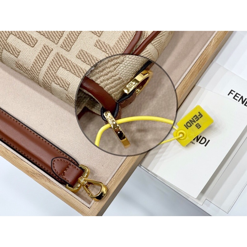 Túi xách Fendi size 25cm có nhiều màu rất đẹp