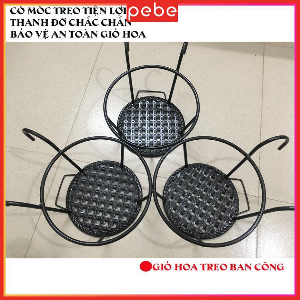 Giỏ hoa treo ban công khung thép chắc chắn