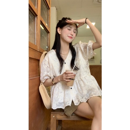 Áo babydoll ren cổ V cài cúc tay bồng tiểu thư Yannie
