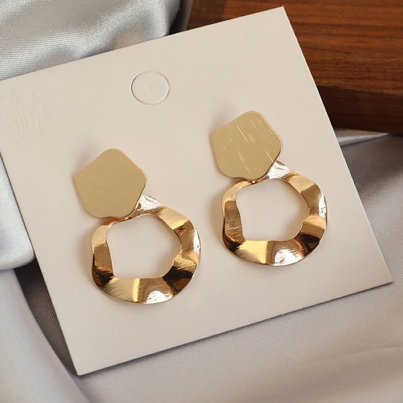 Bông tai nữ thời trang cá tính trẻ trung chất liệu hợp kim không gỉ không phai màu