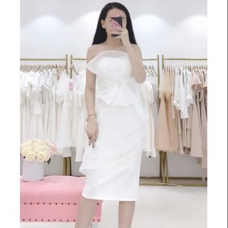 Đầm body phối voan kính có hoa cài làm điểm nhấn cực đẹp