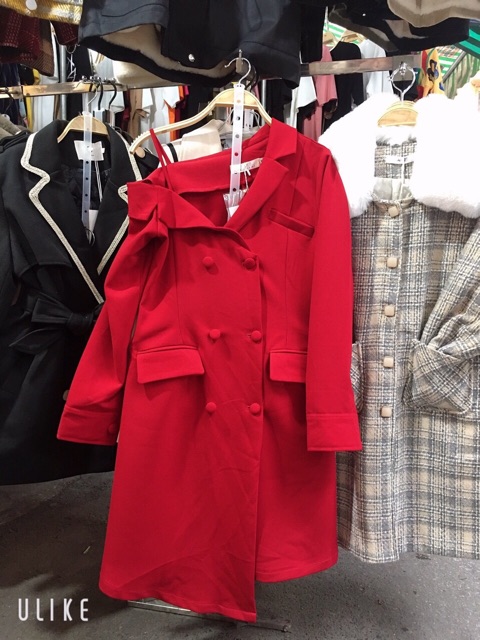 Váy thiết kế hở vai