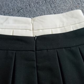 Chân váy xếp ly ngắn