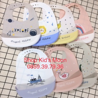 Yếm máng silicon magical holiday cho bé